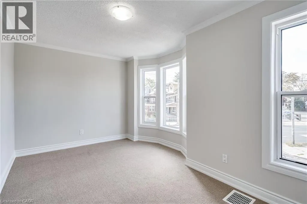 4 GLENDALE Avenue N