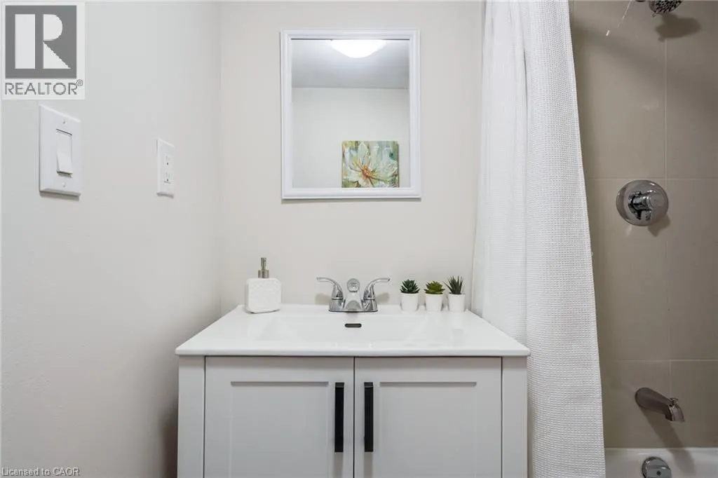 4 GLENDALE Avenue N