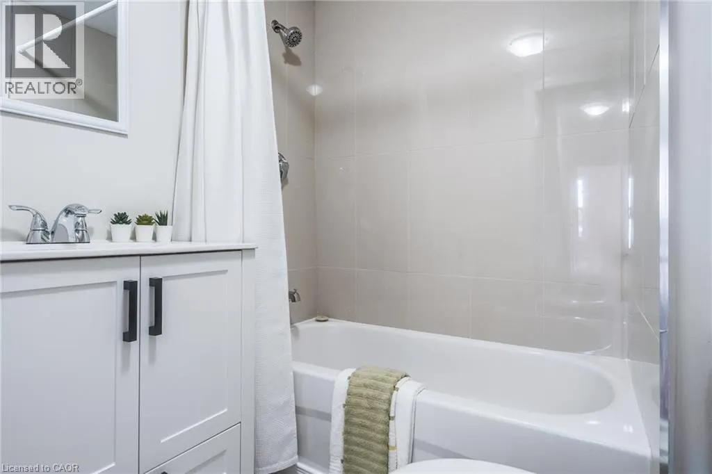4 GLENDALE Avenue N