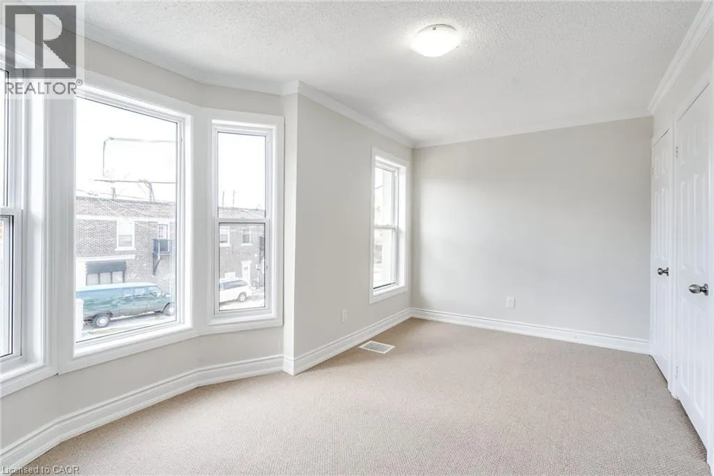 4 GLENDALE Avenue N