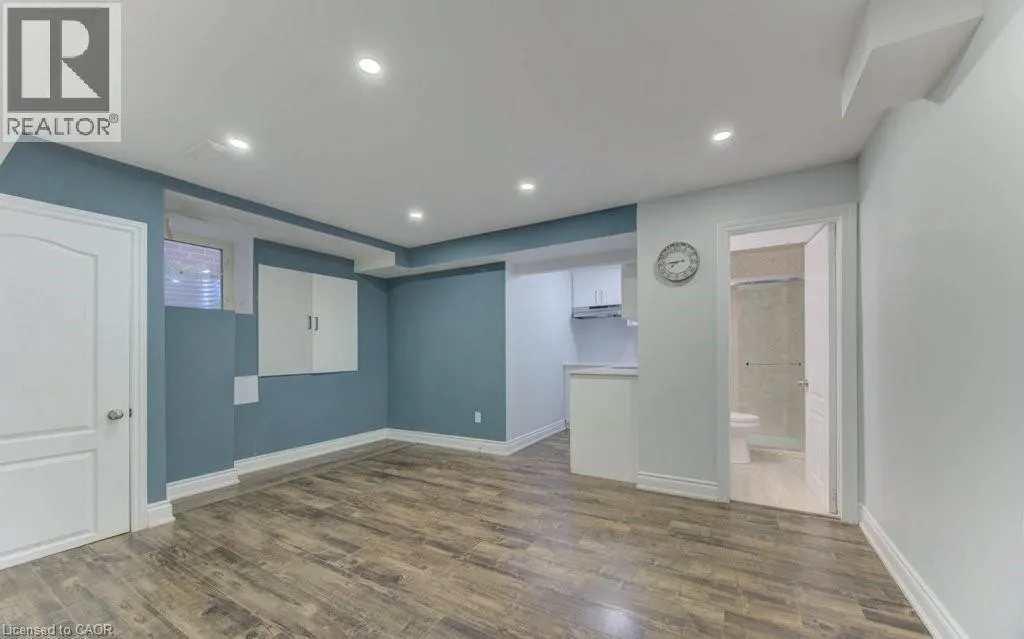 231 GROVEHILL Crescent