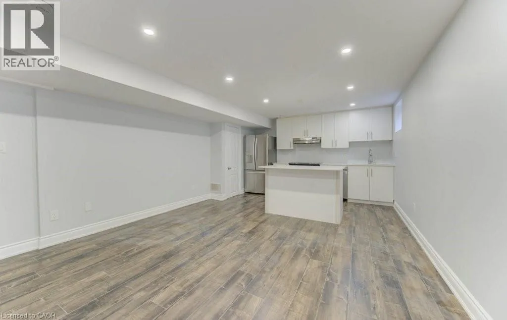 231 GROVEHILL Crescent