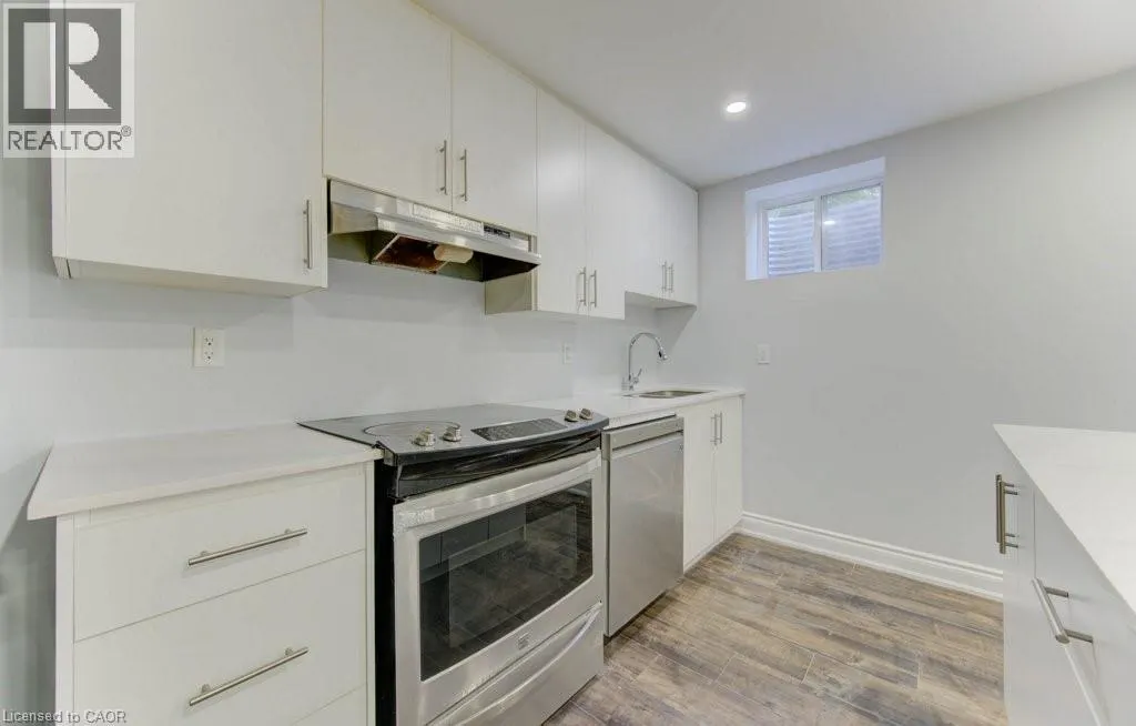 231 GROVEHILL Crescent