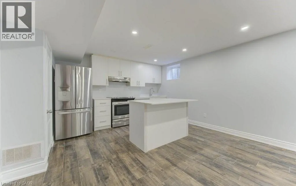 231 GROVEHILL Crescent