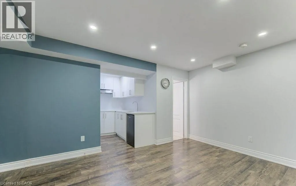 231 GROVEHILL Crescent