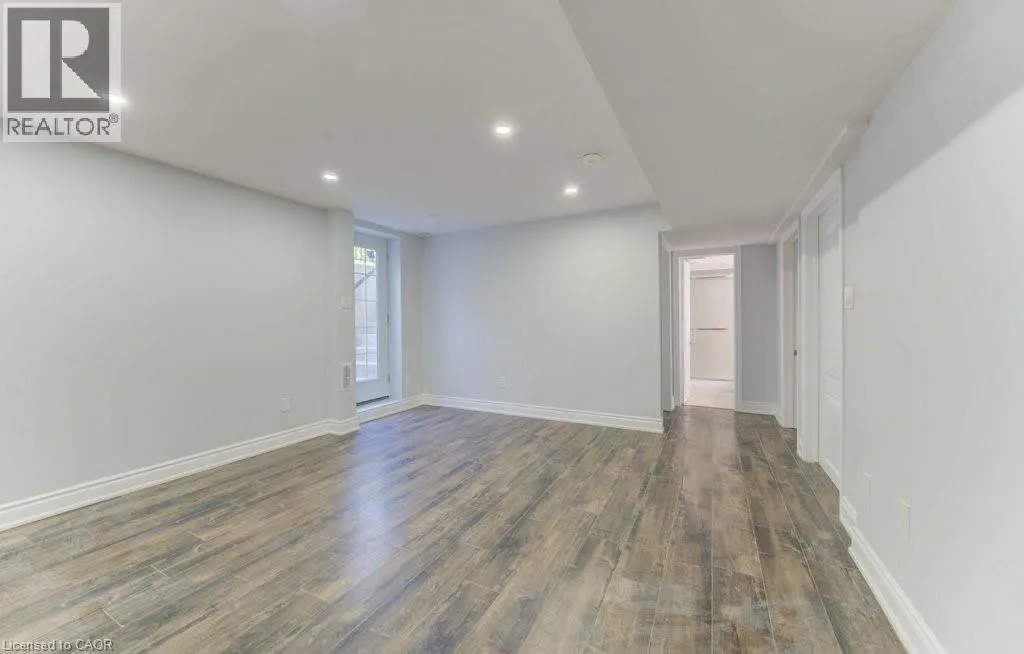 231 GROVEHILL Crescent