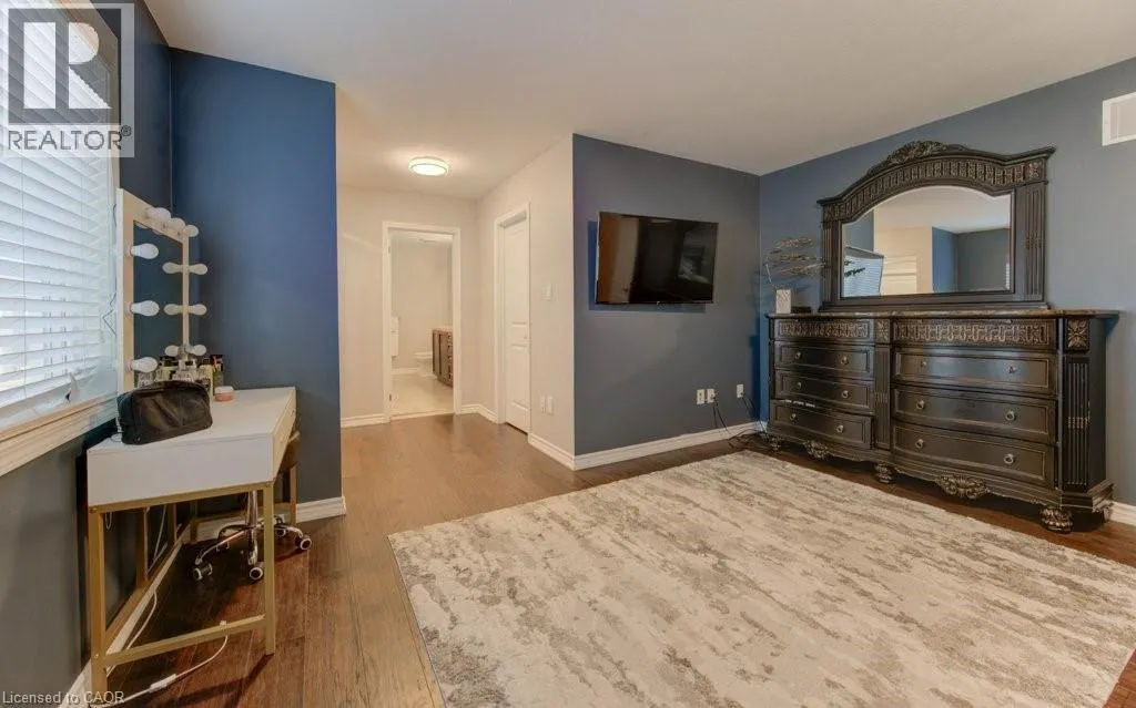 231 GROVEHILL Crescent
