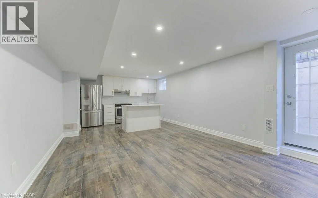231 GROVEHILL Crescent