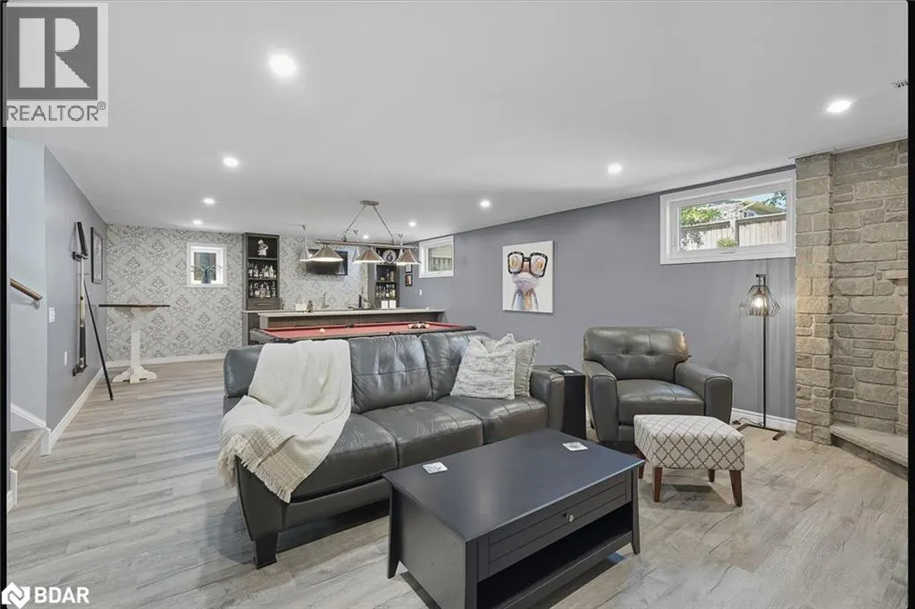 286 TAGGE Crescent