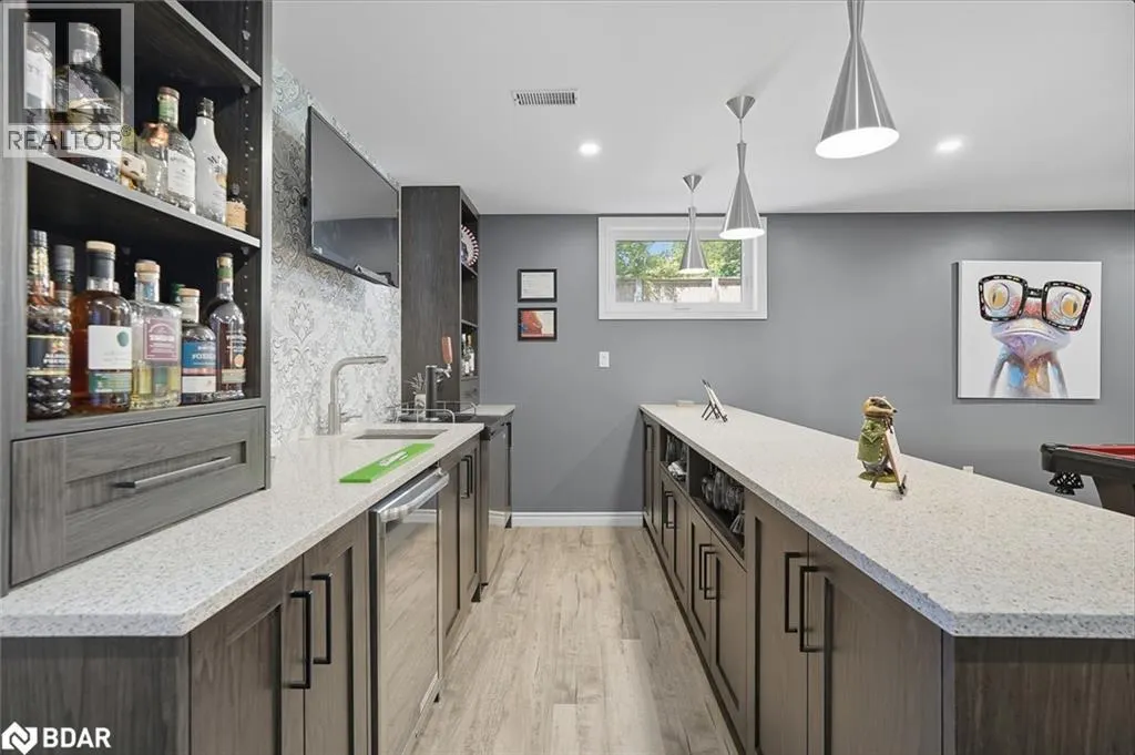 286 TAGGE Crescent