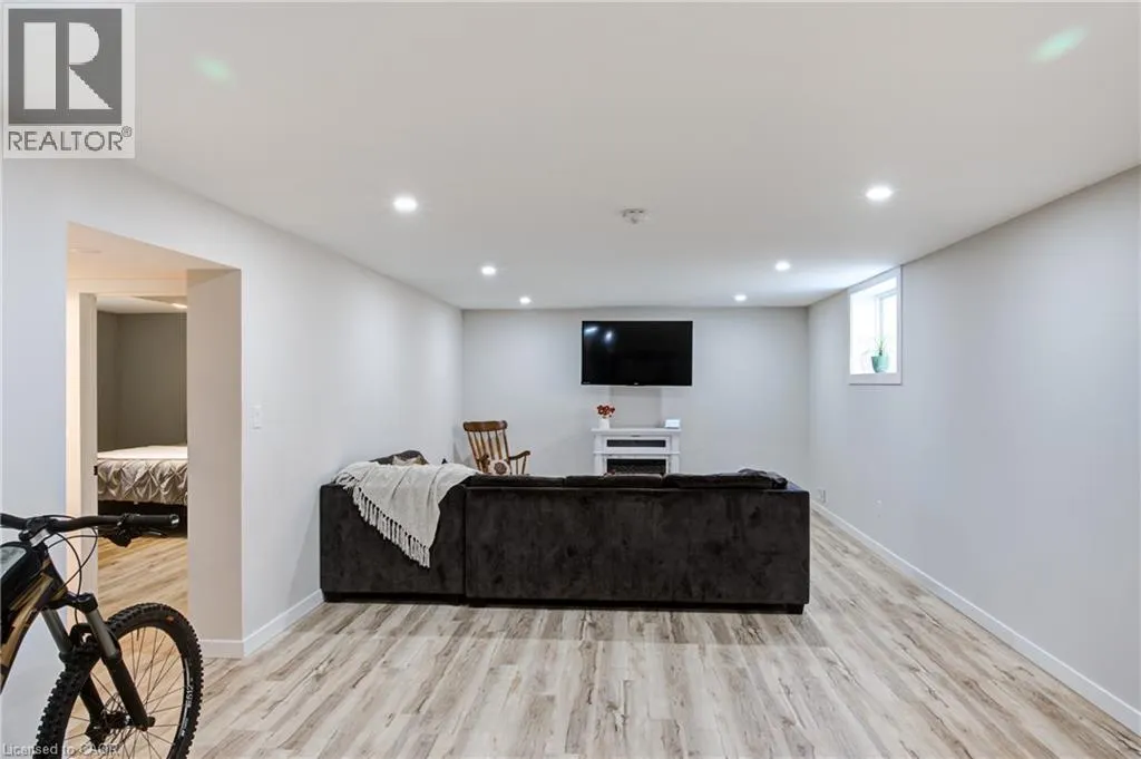 14 REEVES Road