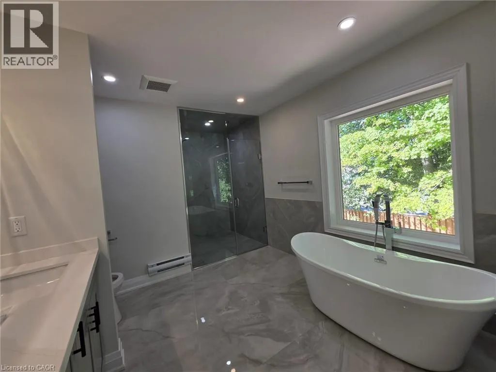 198 VICTORIA Street Unit# B, #B