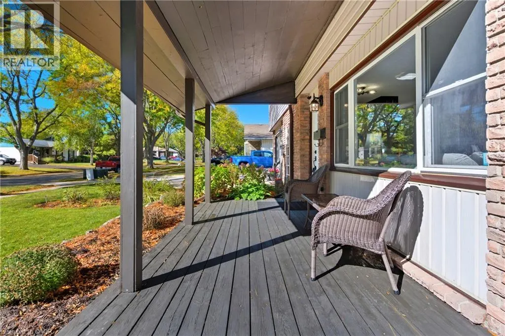 23 GLENGROVE Avenue