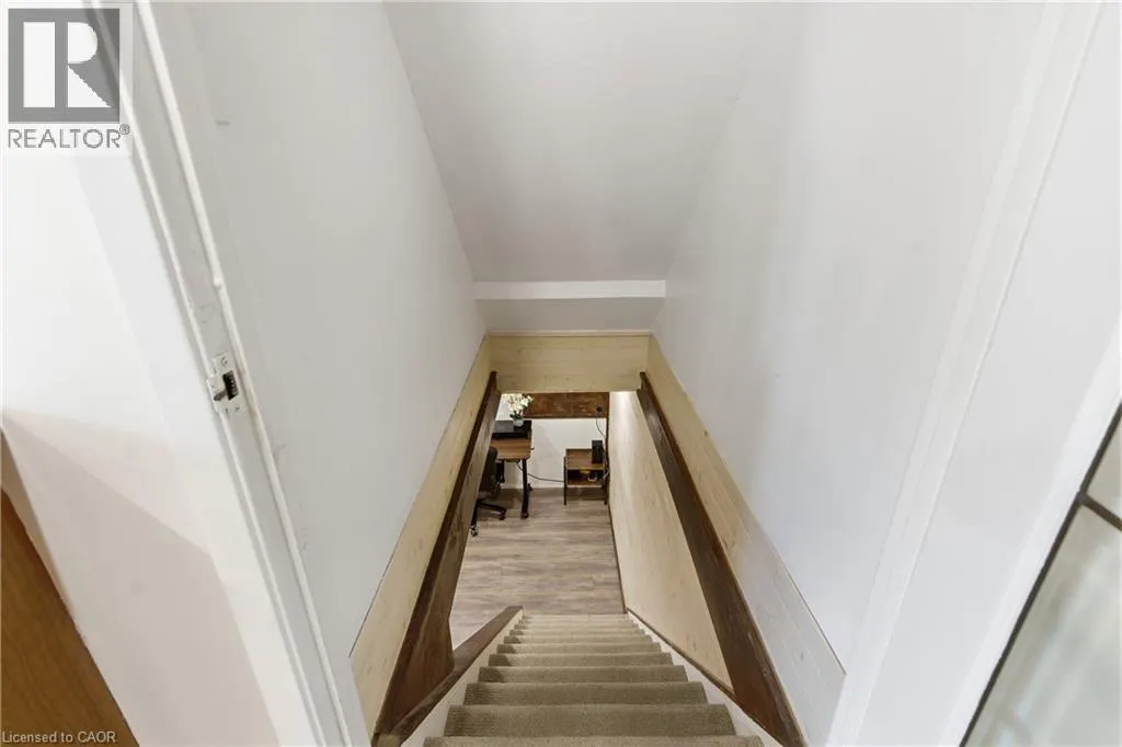 23 GLENGROVE Avenue