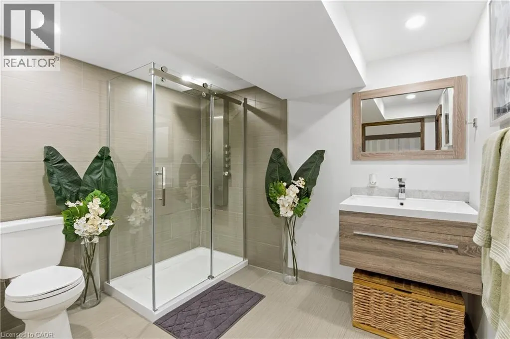 23 GLENGROVE Avenue