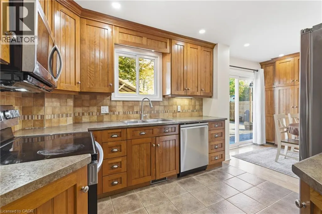 23 GLENGROVE Avenue