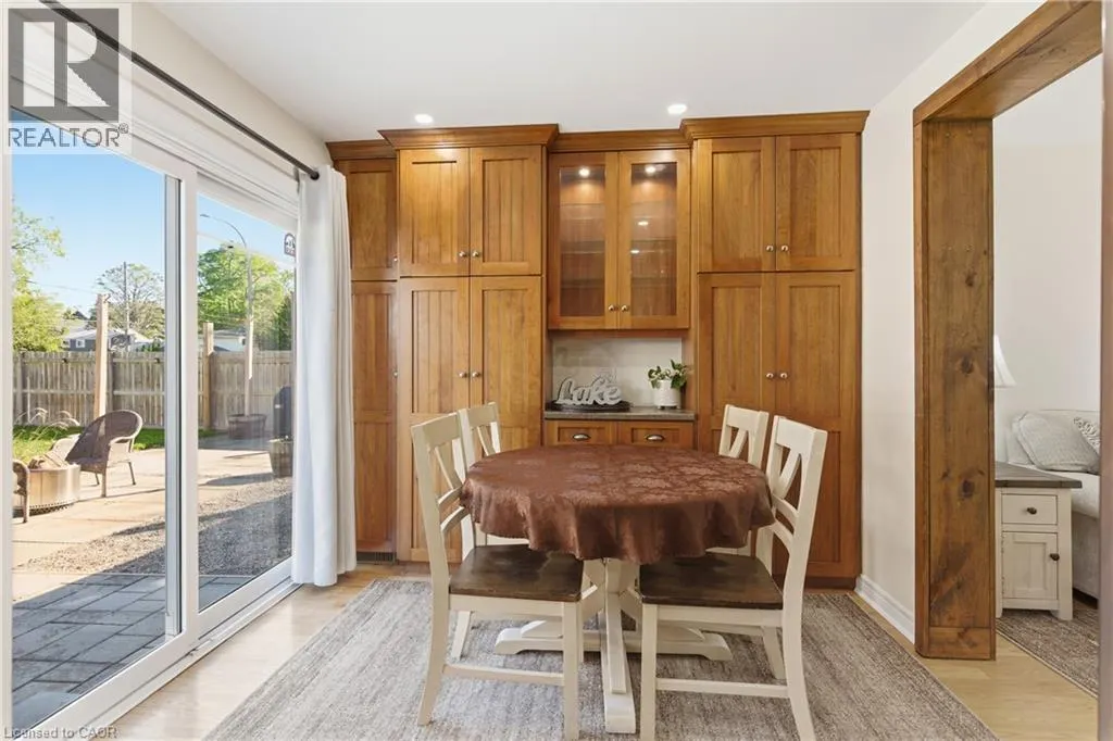 23 GLENGROVE Avenue