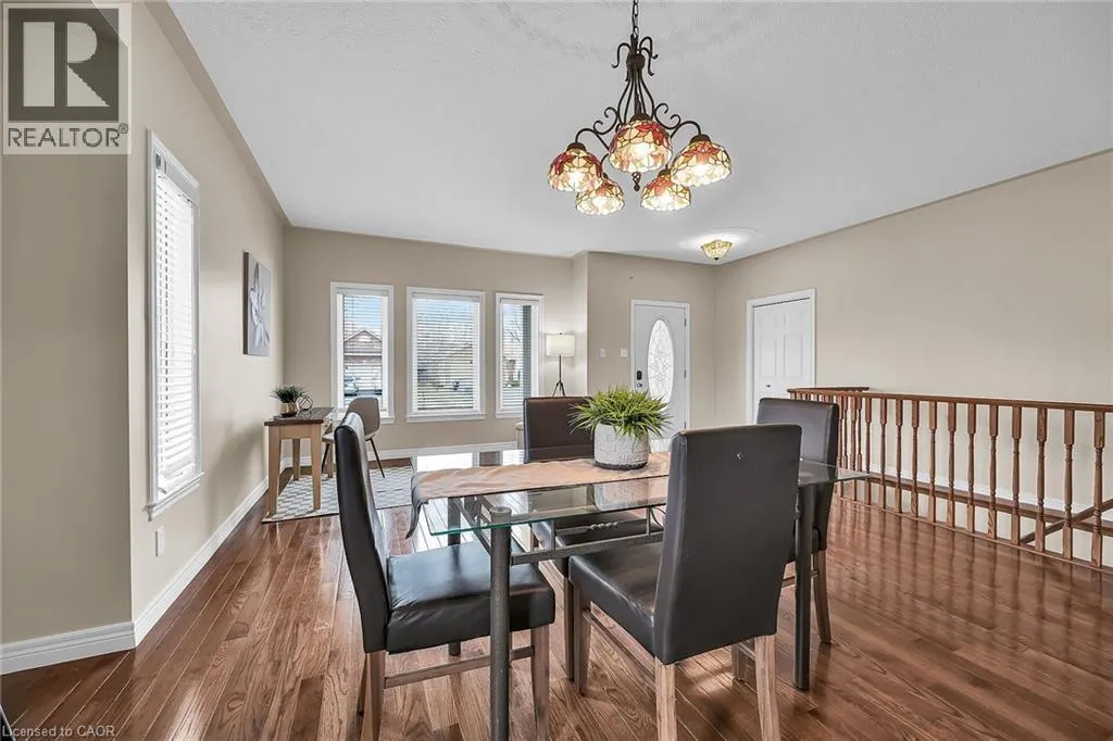20 OAK Crescent