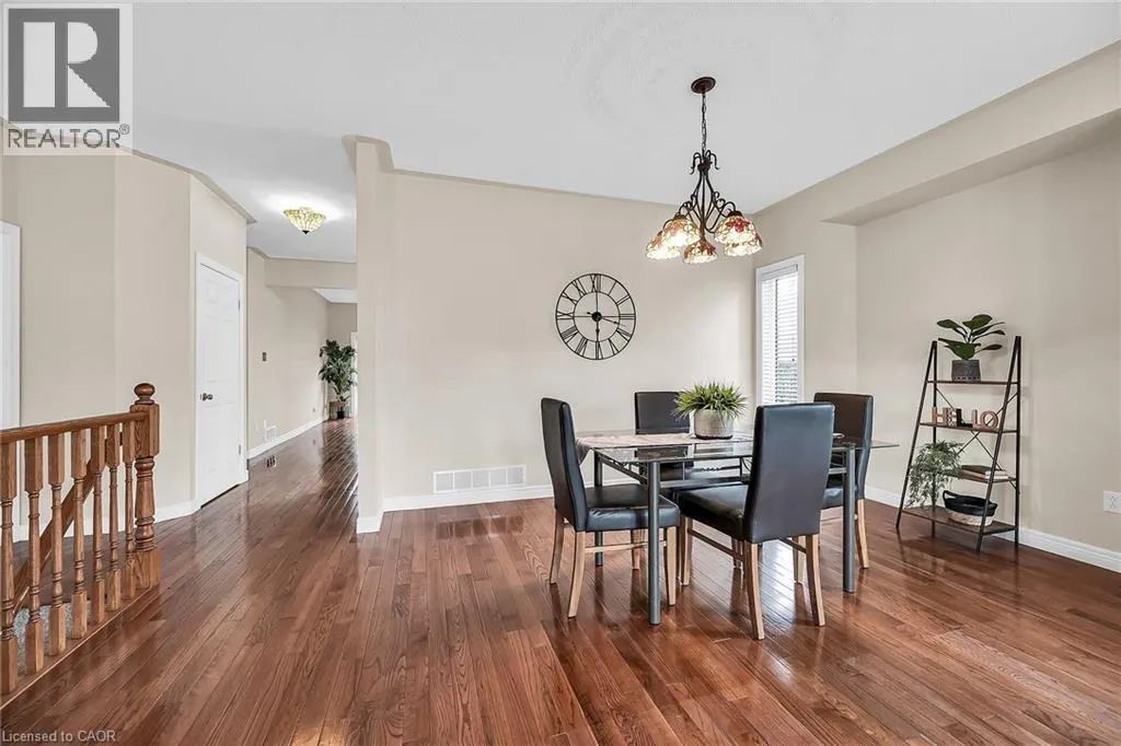 20 OAK Crescent