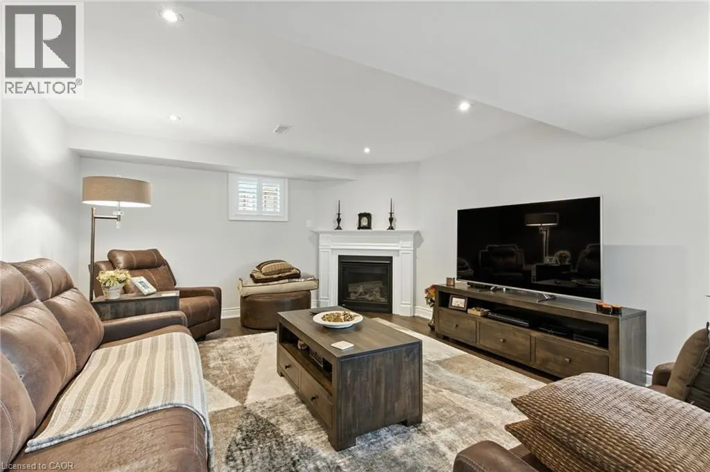 15 ROBARTS Drive