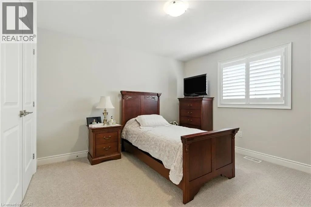 15 ROBARTS Drive
