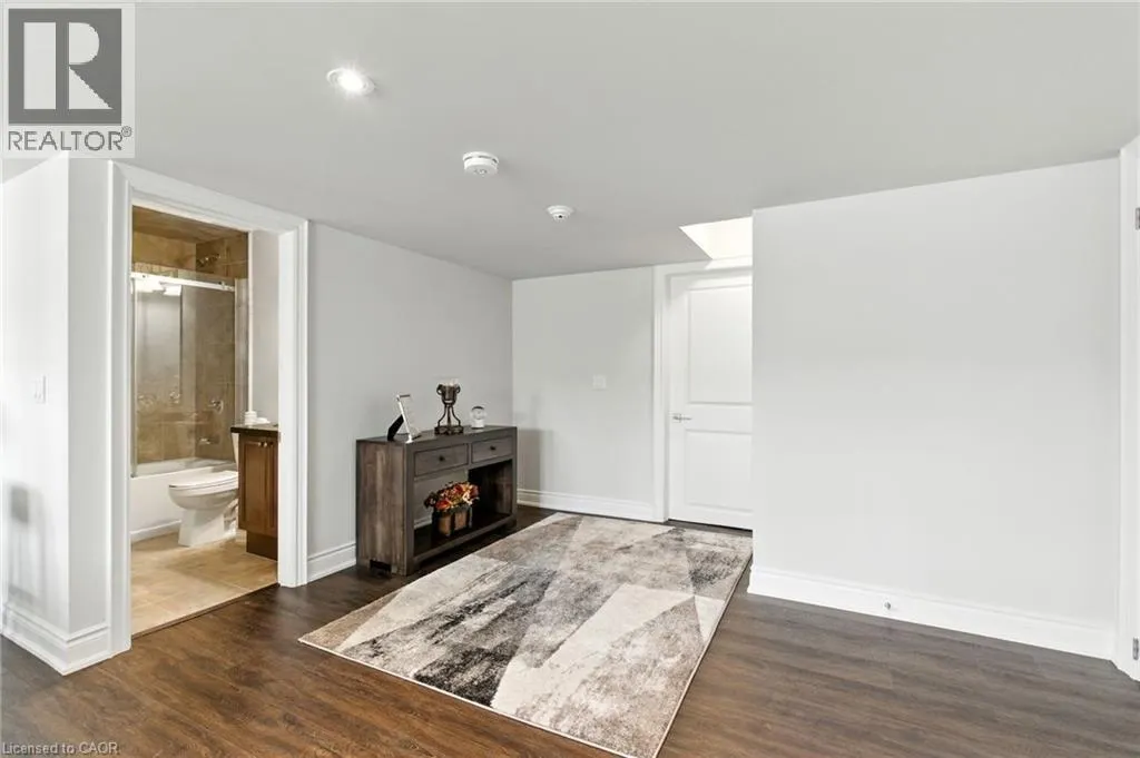 15 ROBARTS Drive