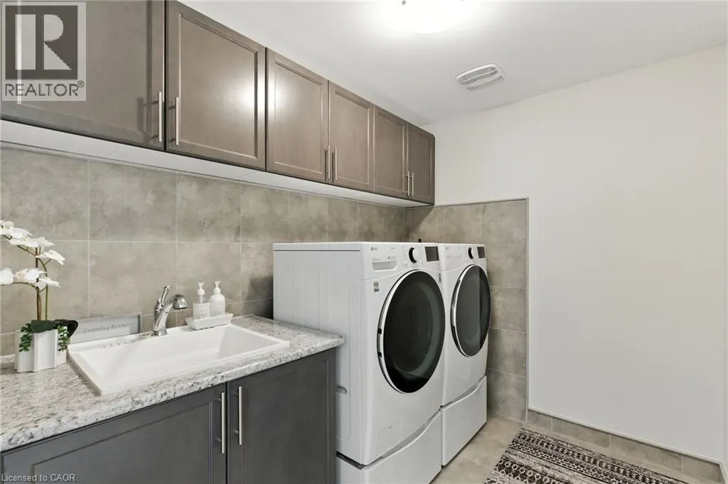 15 ROBARTS Drive