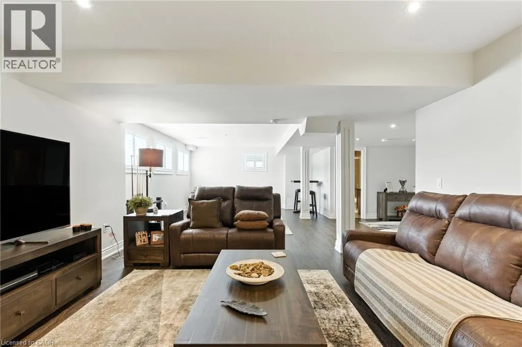 15 ROBARTS Drive