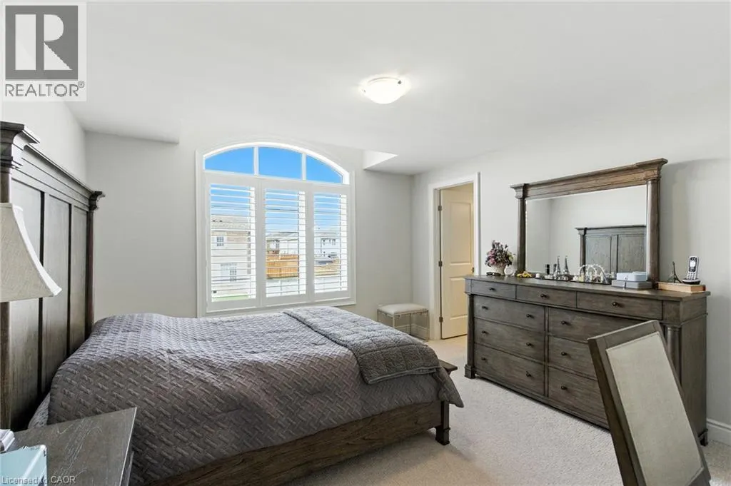 15 ROBARTS Drive