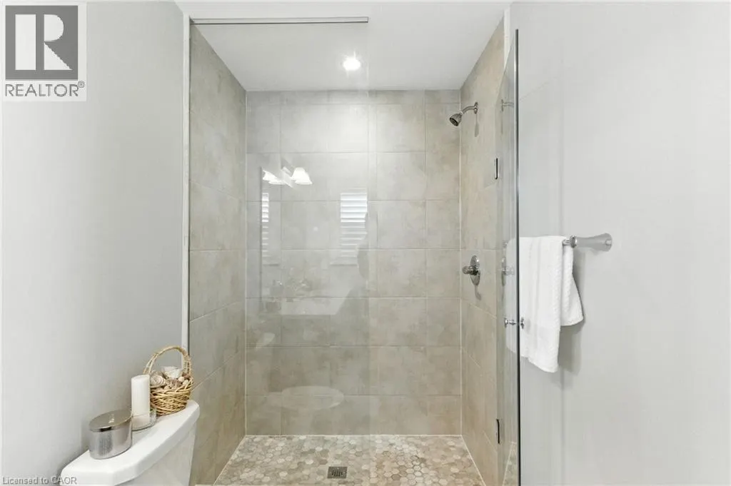 15 ROBARTS Drive
