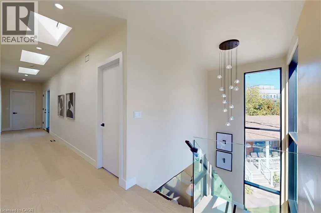 28 DUNSMORE Gardens