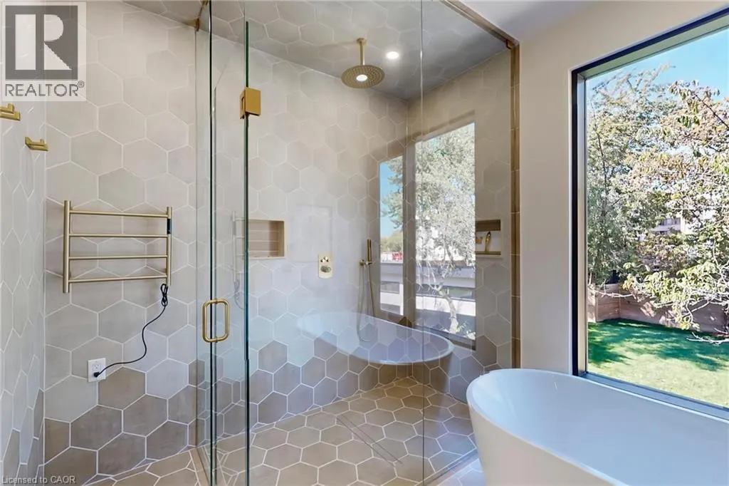 28 DUNSMORE Gardens