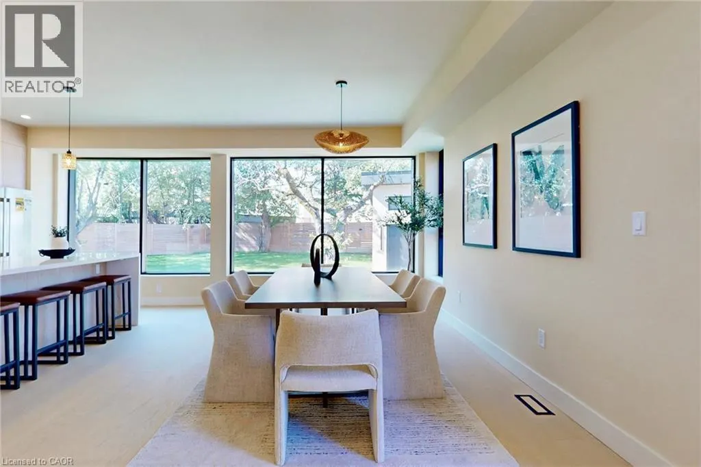 28 DUNSMORE Gardens