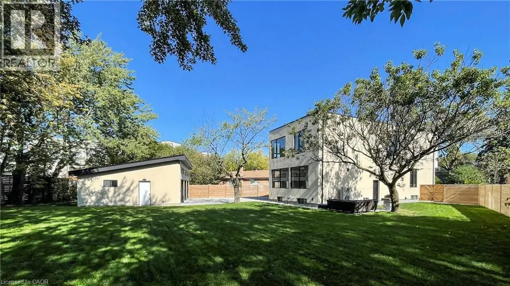 28 DUNSMORE Gardens