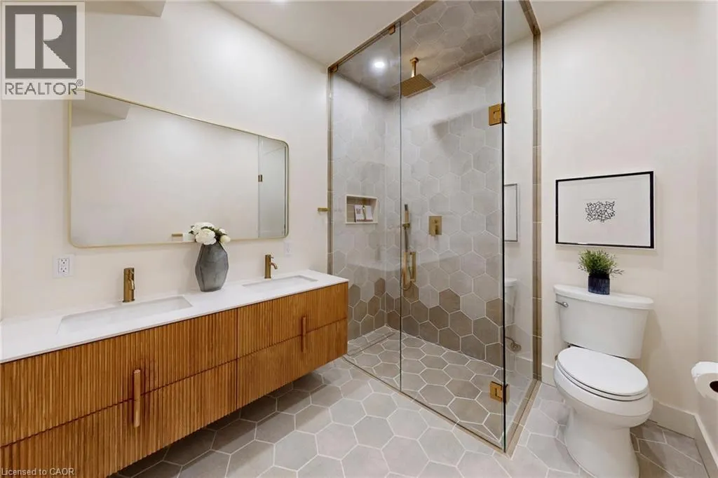28 DUNSMORE Gardens