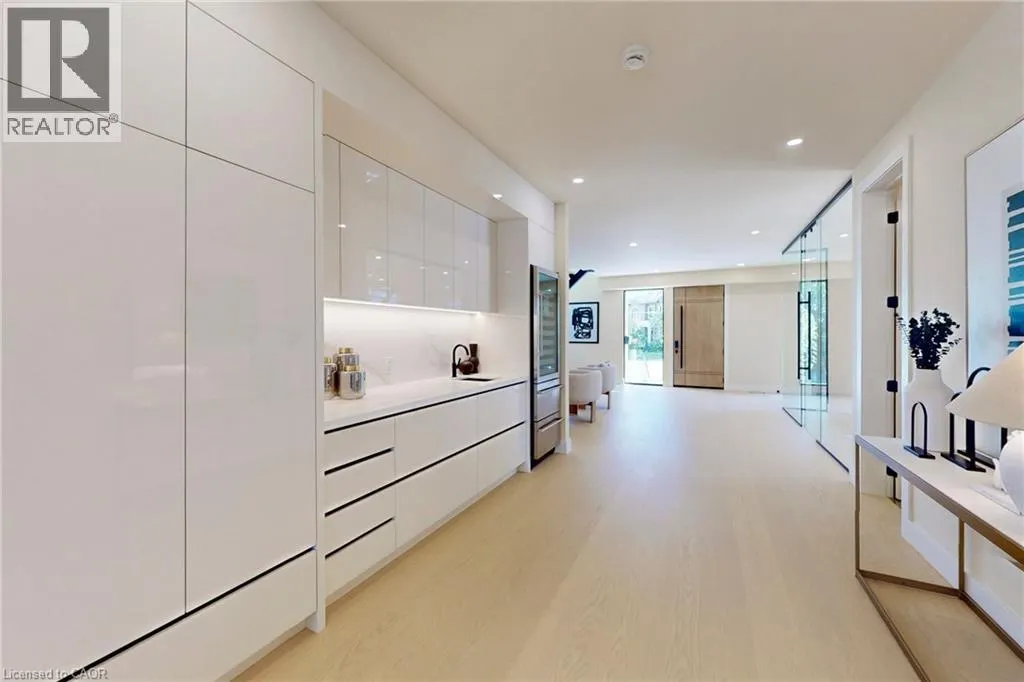 28 DUNSMORE Gardens