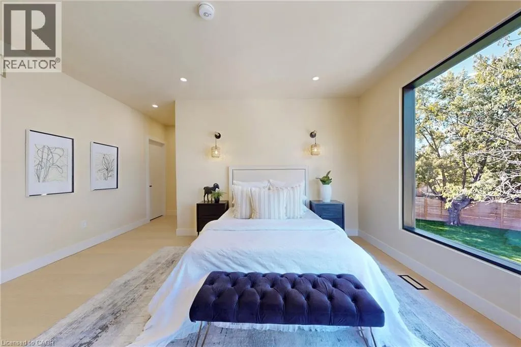 28 DUNSMORE Gardens