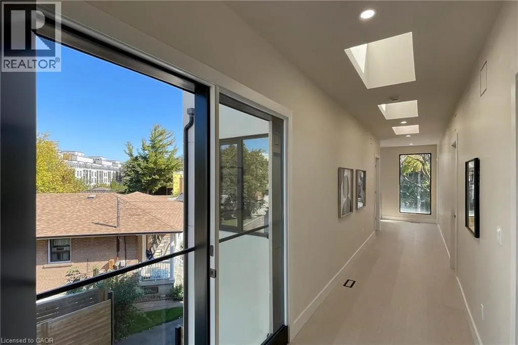 28 DUNSMORE Gardens
