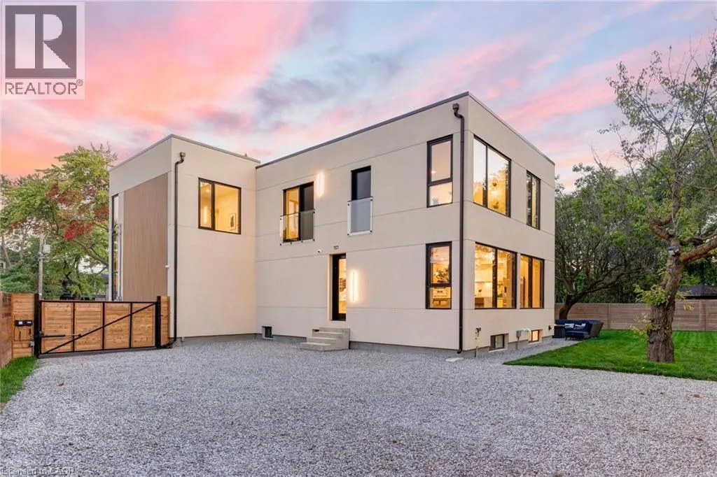 28 DUNSMORE Gardens
