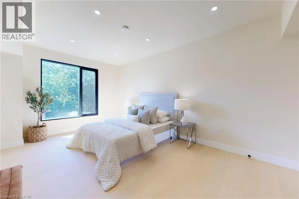 28 DUNSMORE Gardens
