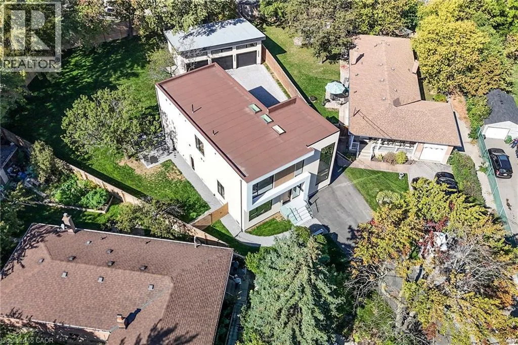 28 DUNSMORE Gardens