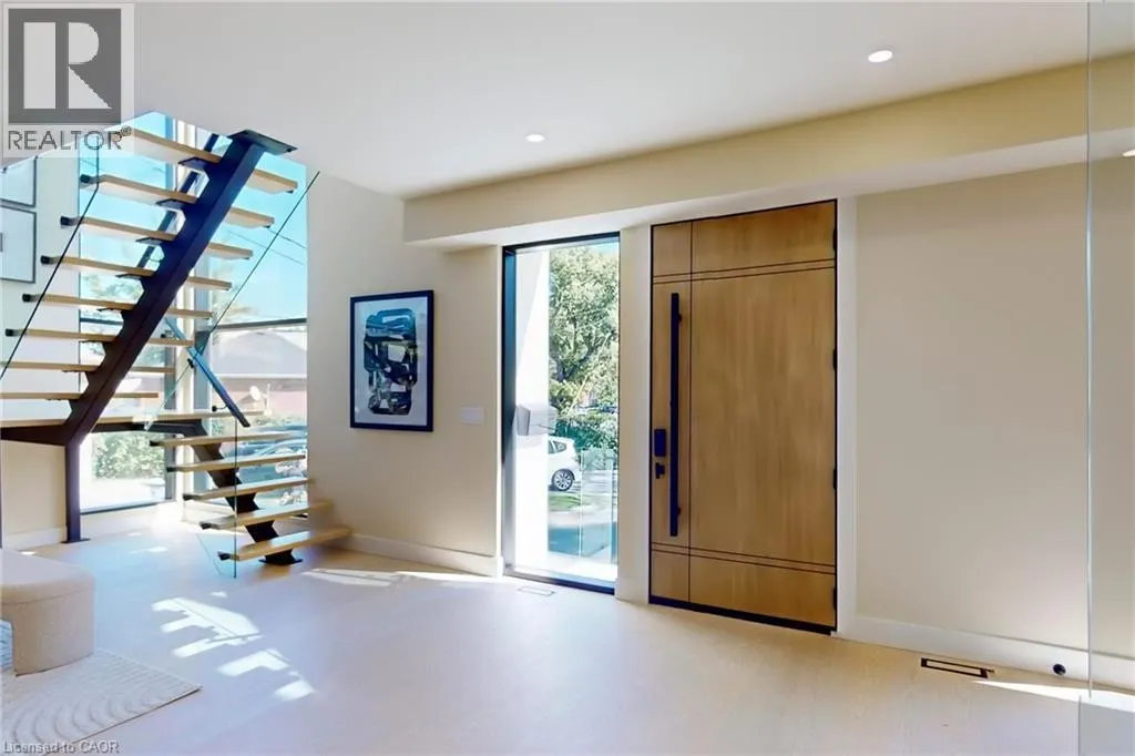 28 DUNSMORE Gardens