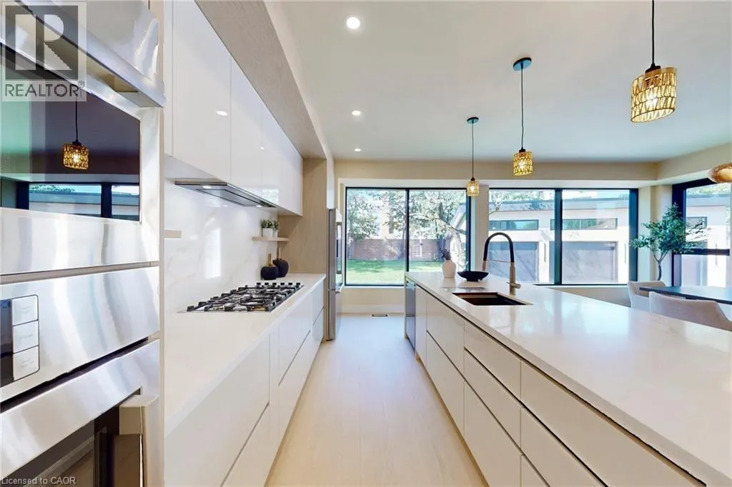 28 DUNSMORE Gardens