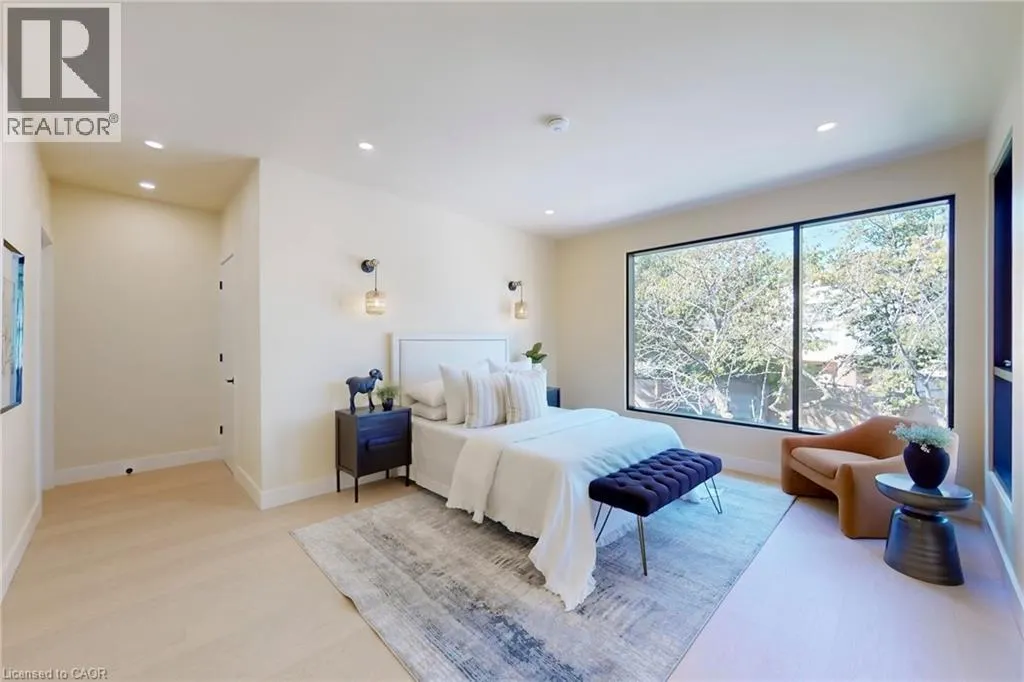 28 DUNSMORE Gardens