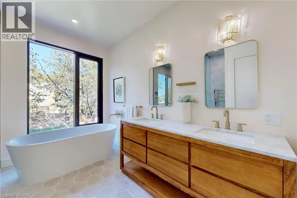 28 DUNSMORE Gardens