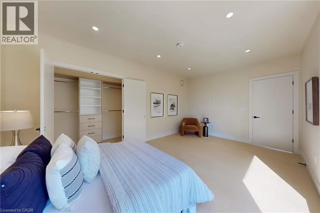 28 DUNSMORE Gardens