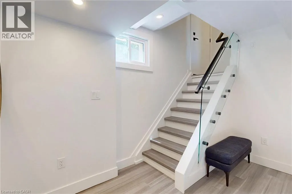 28 DUNSMORE Gardens