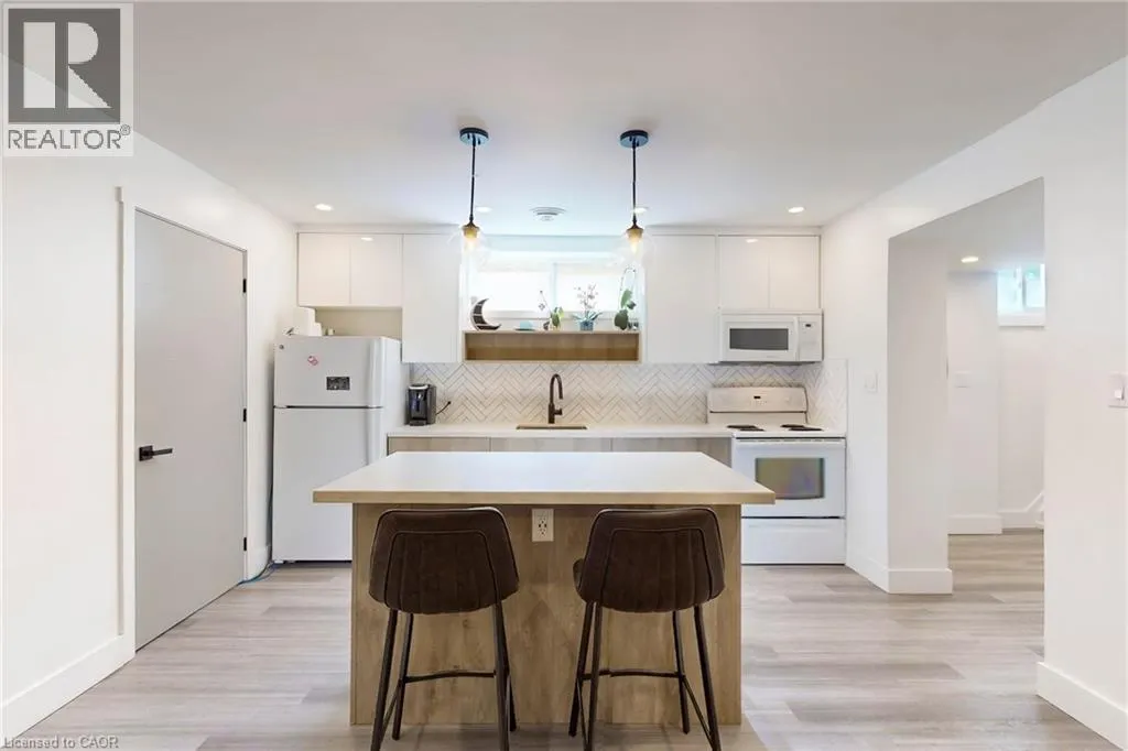 28 DUNSMORE Gardens