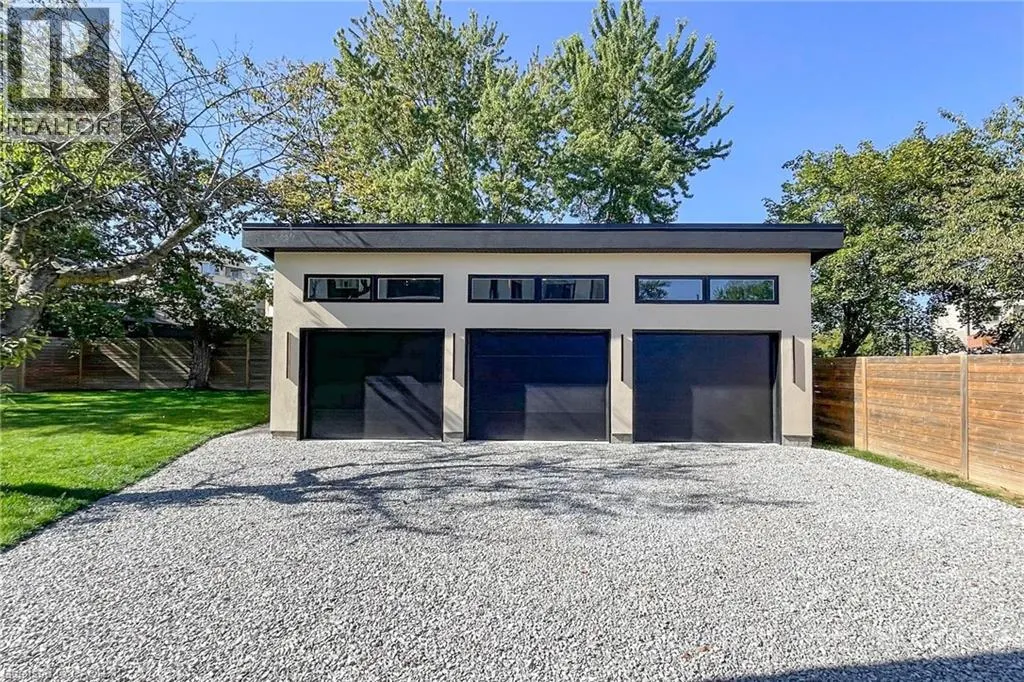 28 DUNSMORE Gardens