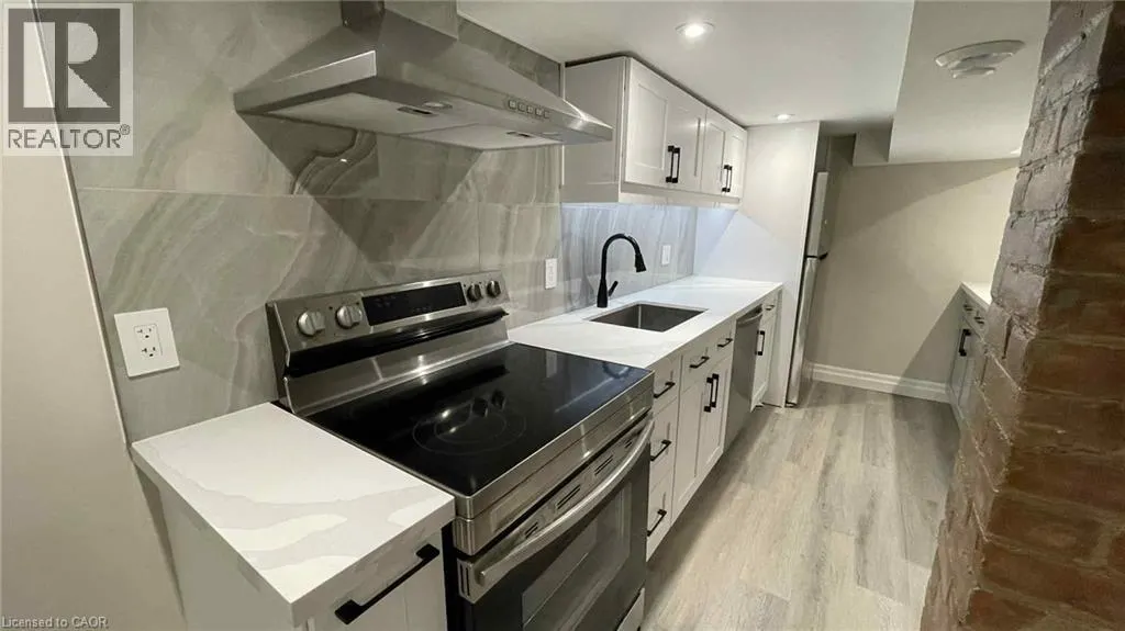 123 ROBINSON Street Unit# 4, #4